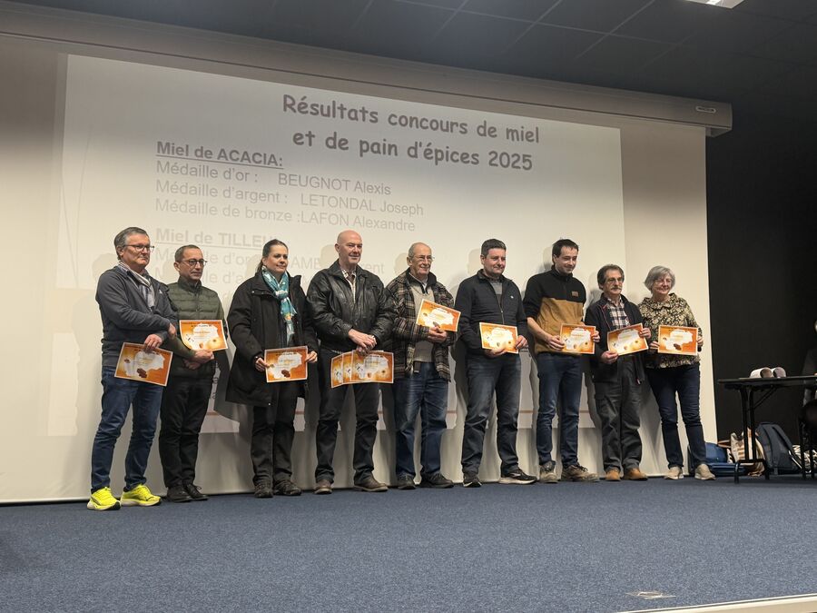 Distribution des diplômes du concours des miels 2025